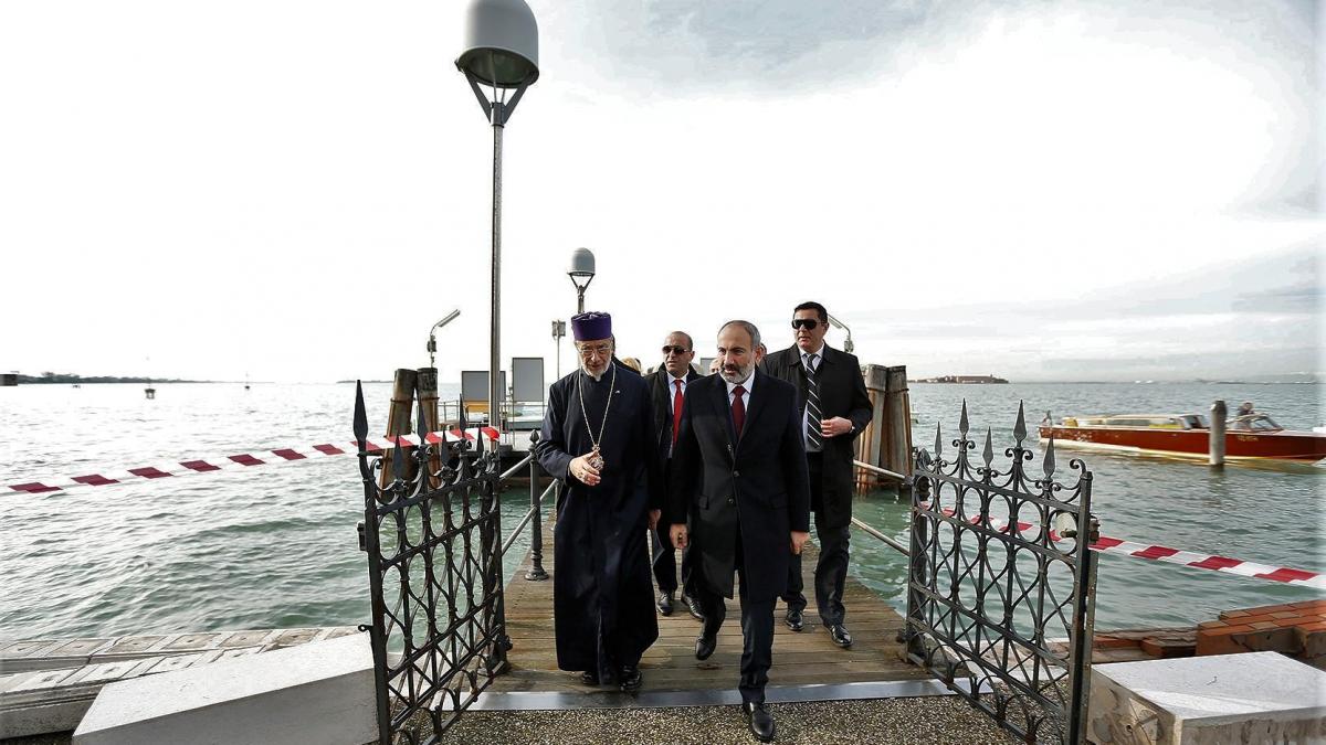 Paşinyan Venedik'te Mıkhitarist Birliği'ni ziyaret etti